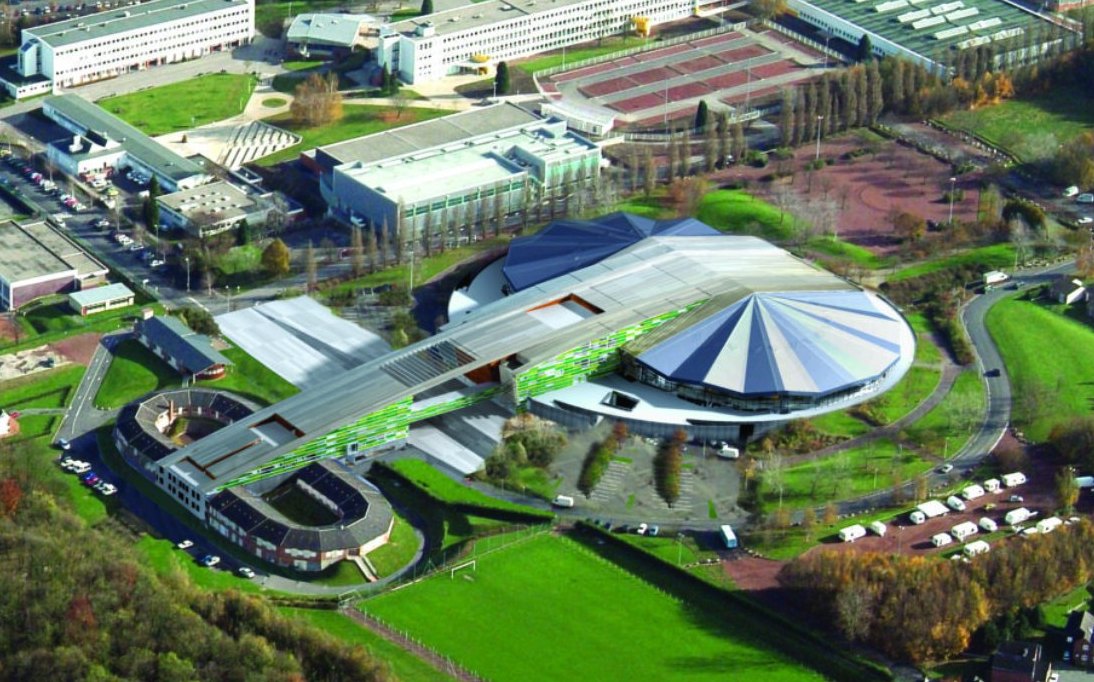 Vue aérienne de l’Arena Stade couvert et du CRAF à Liévin